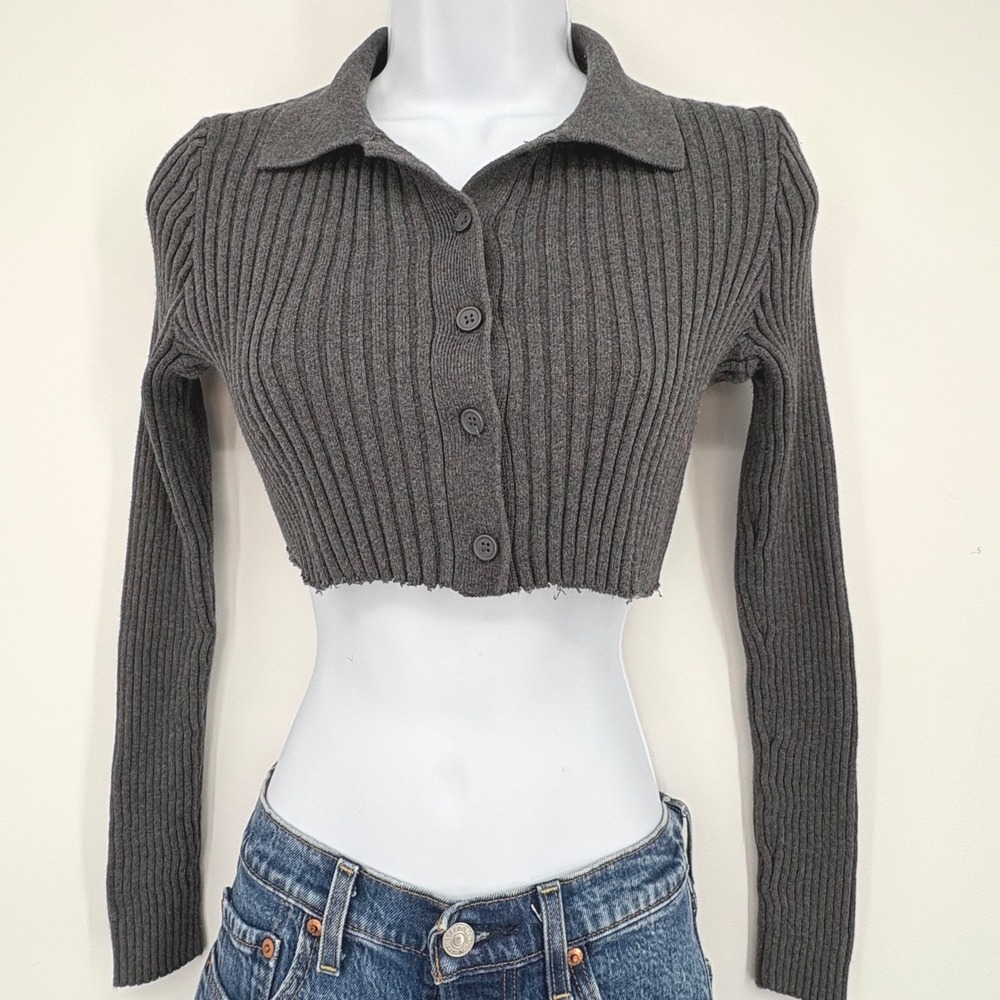 Brandy Melville Gray‎ Ribbed Crop Button Cardigan Sweater Raw Hem XS/S Stretch